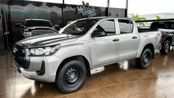 TOYOTA HILUX 2.8 D-4D TURBO DIESEL CD POWER PACK 4X4 MANUAL